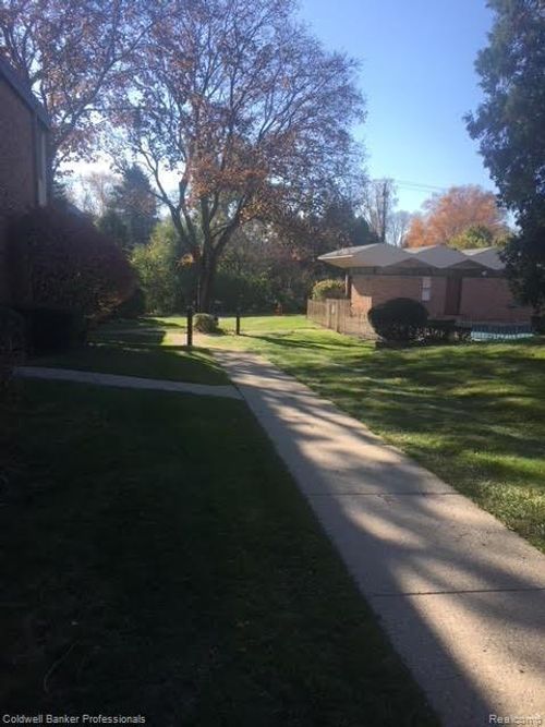 103-4043 W Maple Rd, Bloomfield Hills, MI, 48301-3104 | Card Image