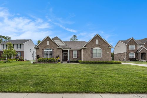 825 Mcintosh Ct, Oakland, MI, 48363-1707 | Card Image
