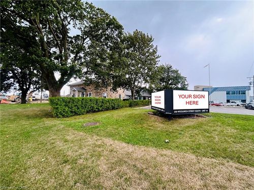 1a-250 Woolwich St S, Breslau, ON, N0B1M0 | Card Image