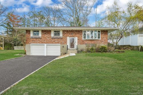 13 Bee Dr, Hauppauge, NY, 11788-2233 | Card Image