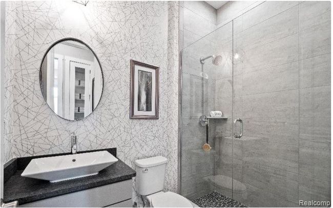 Main bath on first floor | Image 6