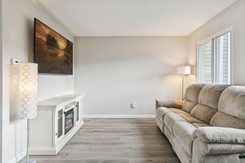 1479 Goodwin Ave N, Oakdale, MN, 55128-5701 | Card Image