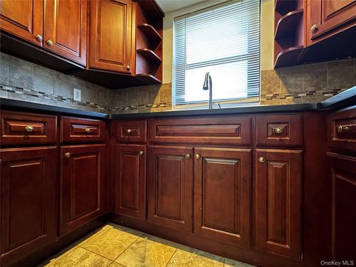 79-79 Bailey Ct, Middle Island, NY, 11953-1326 | Card Image