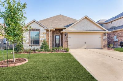 View of front of property featuring a garage and a front yard | Image 1