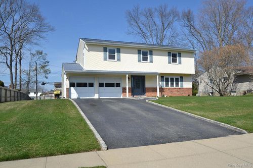 10 Maureen Dr, Hauppauge, NY, 11788-2703 | Card Image