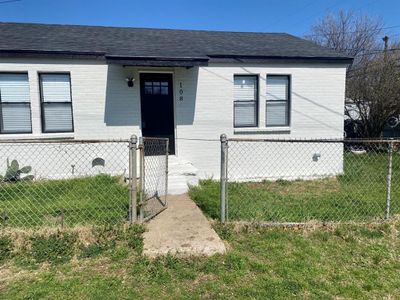 108 Nw 30th Street, House other with 2 bedrooms, 1 bathrooms and null parking in Fort Worth TX | Image 1