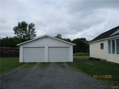 Garage with workshop | Image 3