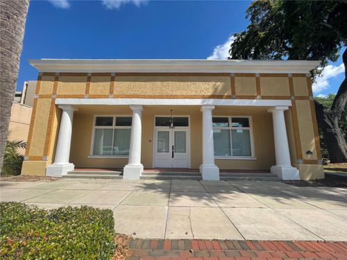 220 W Main St, TAVARES, FL, 32778-3812 | Card Image