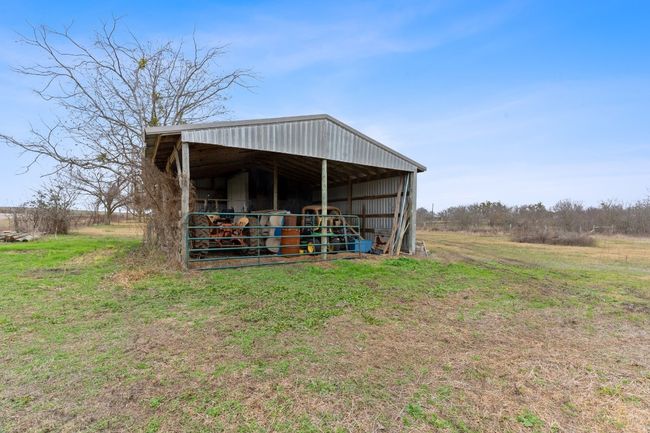 20601 Cameron Rd, House other with 3 bedrooms, 2 bathrooms and 4 parking in Coupland TX | Image 24