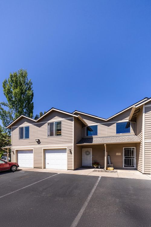 1472 16th St, Redmond, OR, 97756-2927 | Card Image