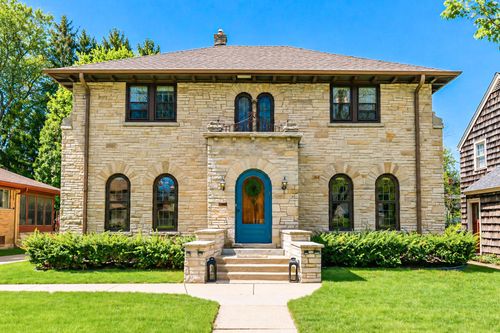 8011 Jackson Park Blvd, Wauwatosa, WI, 53213-1654 | Card Image