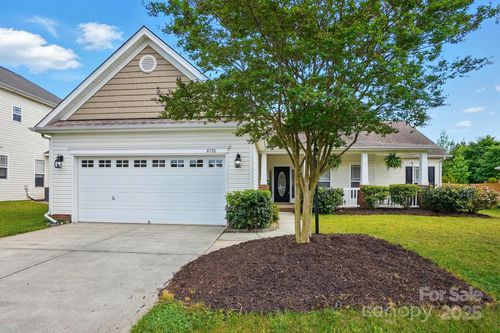 8726 Castle Cliff Dr, Matthews, NC, 28105-3062 | Card Image