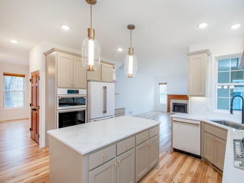 2498 Pond Cir E, Mendota Heights, MN, 55120-1940 | Card Image
