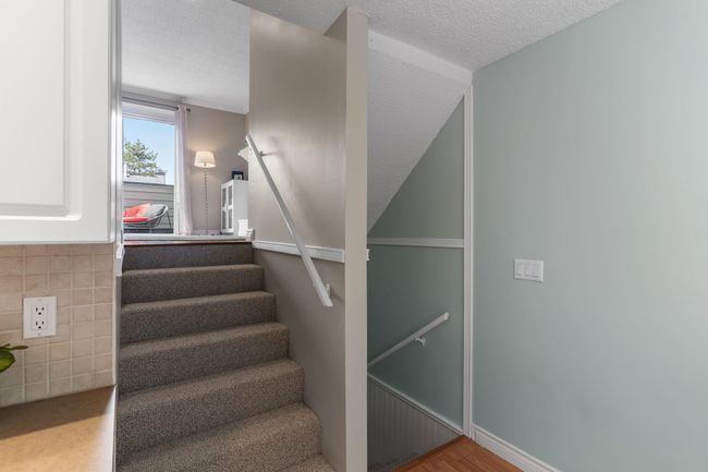 257 Balmoral Place, Townhouse with 2 bedrooms, 1 bathrooms and 1 parking in Port Moody BC | Image 12