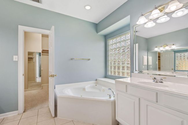 Relax after a long day in this large jetted soaking tub! | Image 24