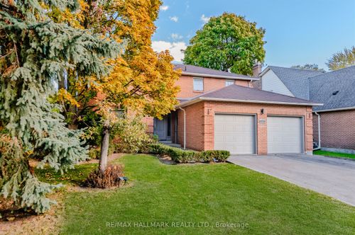 136 Mossgrove Trail, North York, ON, M2L2W5 | Card Image