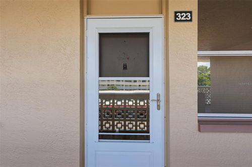 323-4915 Bay St Ne, St Petersburg, FL, 33703-4067 | Card Image