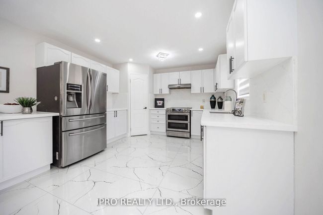 21 Sandway Dr, House other with 7 bedrooms, 5 bathrooms and 4 parking in Brampton ON | Image 4