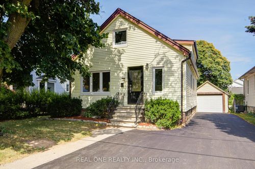 4052 St James Ave, Niagara Falls, ON, L2E6H6 | Card Image
