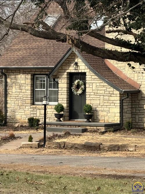 507 Sw Gage Court Cir, Topeka, KS, 66606-2174 | Card Image