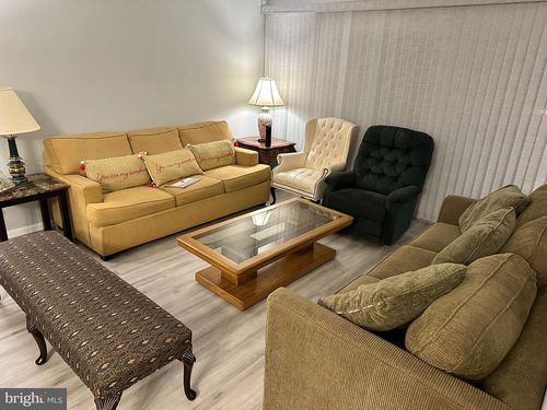 apt-201-565 Florida Ave, HERNDON, VA, 20170-4937 | Card Image