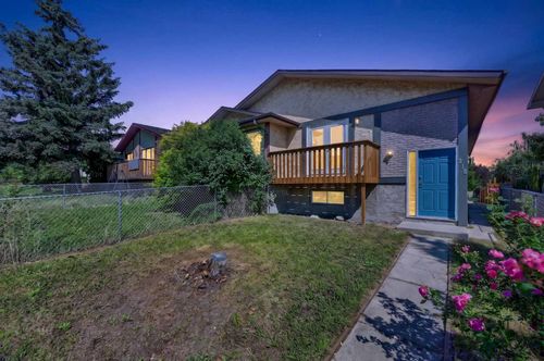 218 Bermuda Dr Nw, Calgary, AB, T3K2A9 | Card Image
