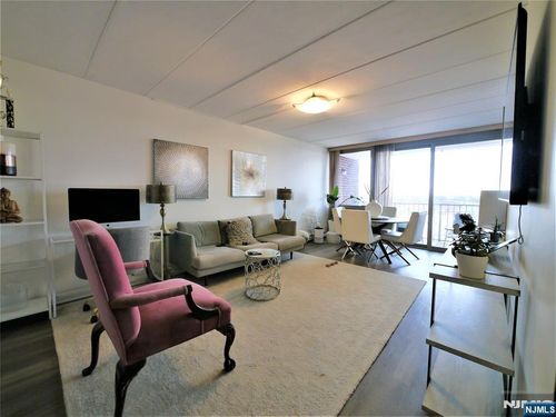 515 Anderson Ave, Cliffside Park, NJ, 07010-1604 | Card Image