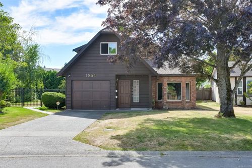 1551 Prairie St, Saanich, BC, V8N4P4 | Card Image