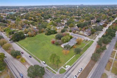 11122 Hillcroft Ave, Houston, TX, 77096-6045 | Card Image