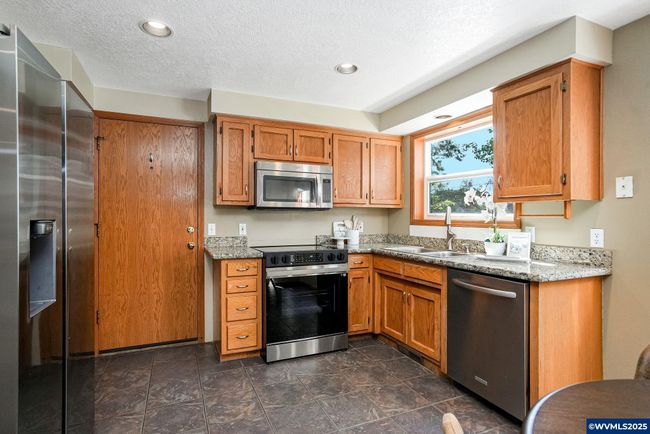 2007 Chase Loop Sw, House other with 3 bedrooms, 3 bathrooms and null parking in Albany OR | Image 11