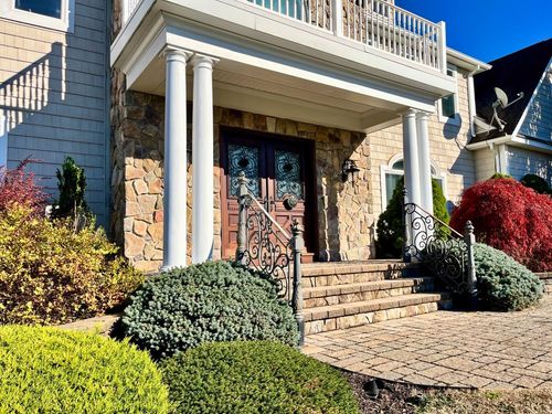 5 Southgate, Goshen, NY, 10924-5717 | Card Image