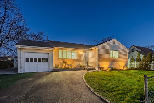 201 Hilltop Dr, Brentwood, NY, 11717-6719 | Card Image