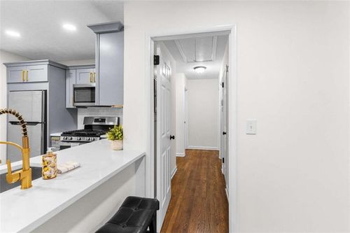 753 Commodore Dr Nw, Atlanta, GA, 30318-6333 | Card Image