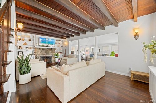 629 Hillside Ave, Mamaroneck, NY, 10543-1909 | Card Image