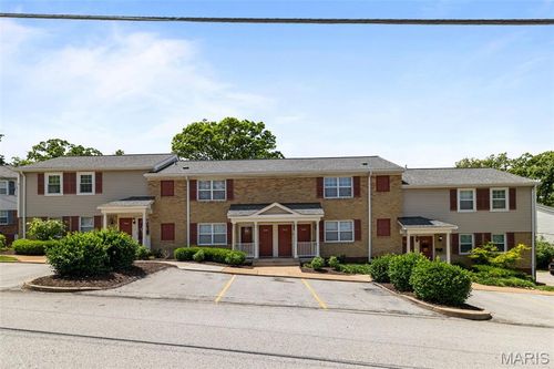 9106 W Swan Circle, St Louis, MO, 63144 | Card Image