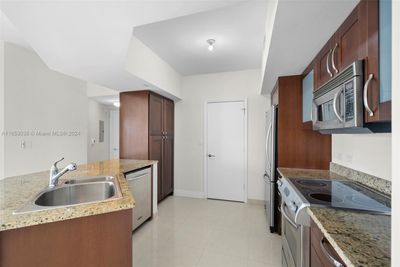 706 - 19900 E Country Club Dr, Condo with 3 bedrooms, 3 bathrooms and null parking in Aventura FL | Image 3