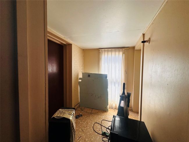 1002 Hopkins St, House other with 5 bedrooms, 3 bathrooms and 2 parking in Yoakum TX | Image 13