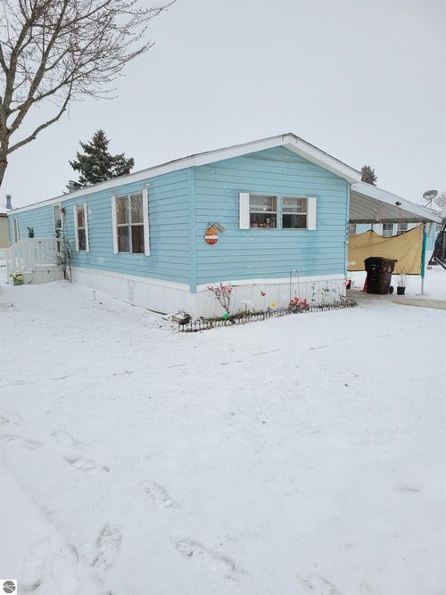 7361 Queens Court, Alma, MI, 48801 | Card Image