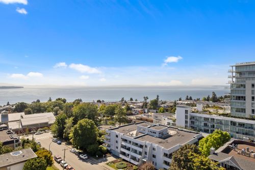 111-1341 George St, White Rock, BC, V4B4A1 | Card Image