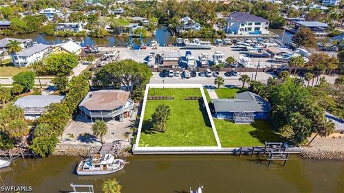 2754 Bayview Dr, Naples, FL, 34112-5805 | Card Image