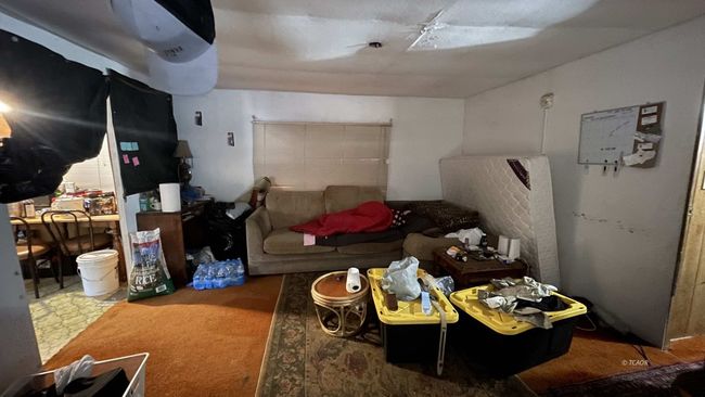 Living room inside manufactured | Image 26