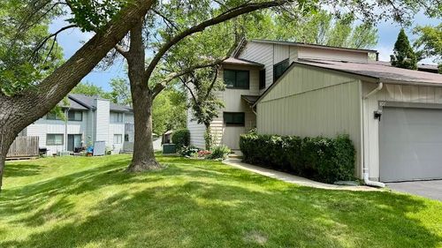 807 Hughes Pl, Vernon Hills, IL, 60061-1411 | Card Image