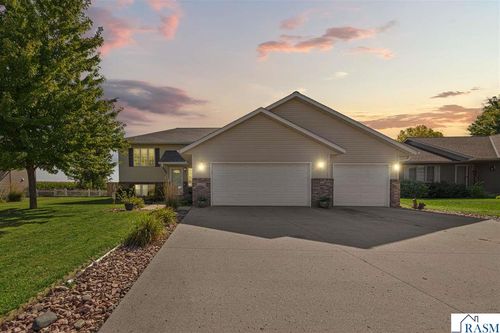 217 Inverness Dr, Mankato, MN, 56001-6387 | Card Image