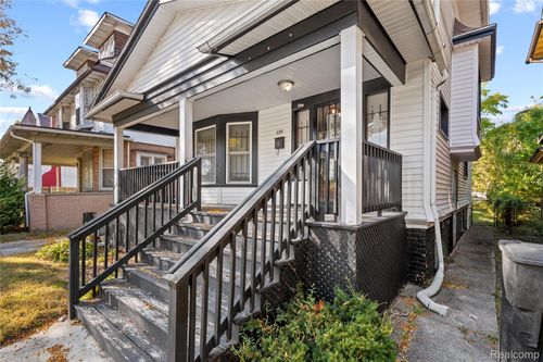 535 Woodland St, Detroit, MI, 48202-1126 | Card Image