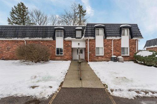 1862 Colonial Village Way, Waterford, MI, 48328-1953 | Card Image