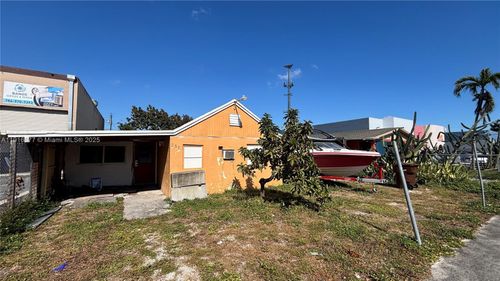 251 W 27th St, Hialeah, FL, 33010-1511 | Card Image