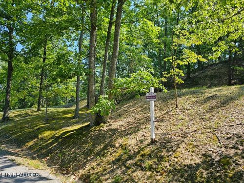 7 Village Cir, Sevierville, TN, 37862-8671 | Card Image
