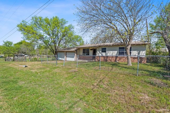 405 E Browning St, House other with 4 bedrooms, 2 bathrooms and 2 parking in Manor TX | Image 18