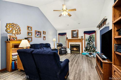 5175 Bishop Rd, Dryden, MI, 48428-9226 | Card Image