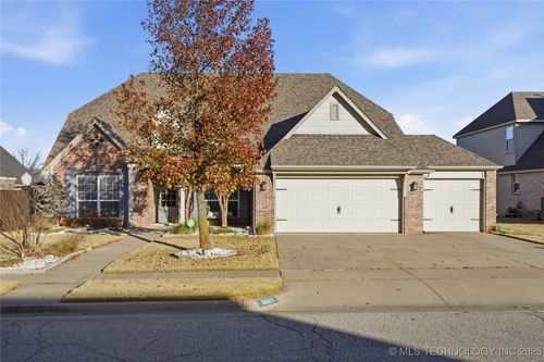 10211 N 143rd East Ave, Owasso, OK, 74055-6003 | Card Image
